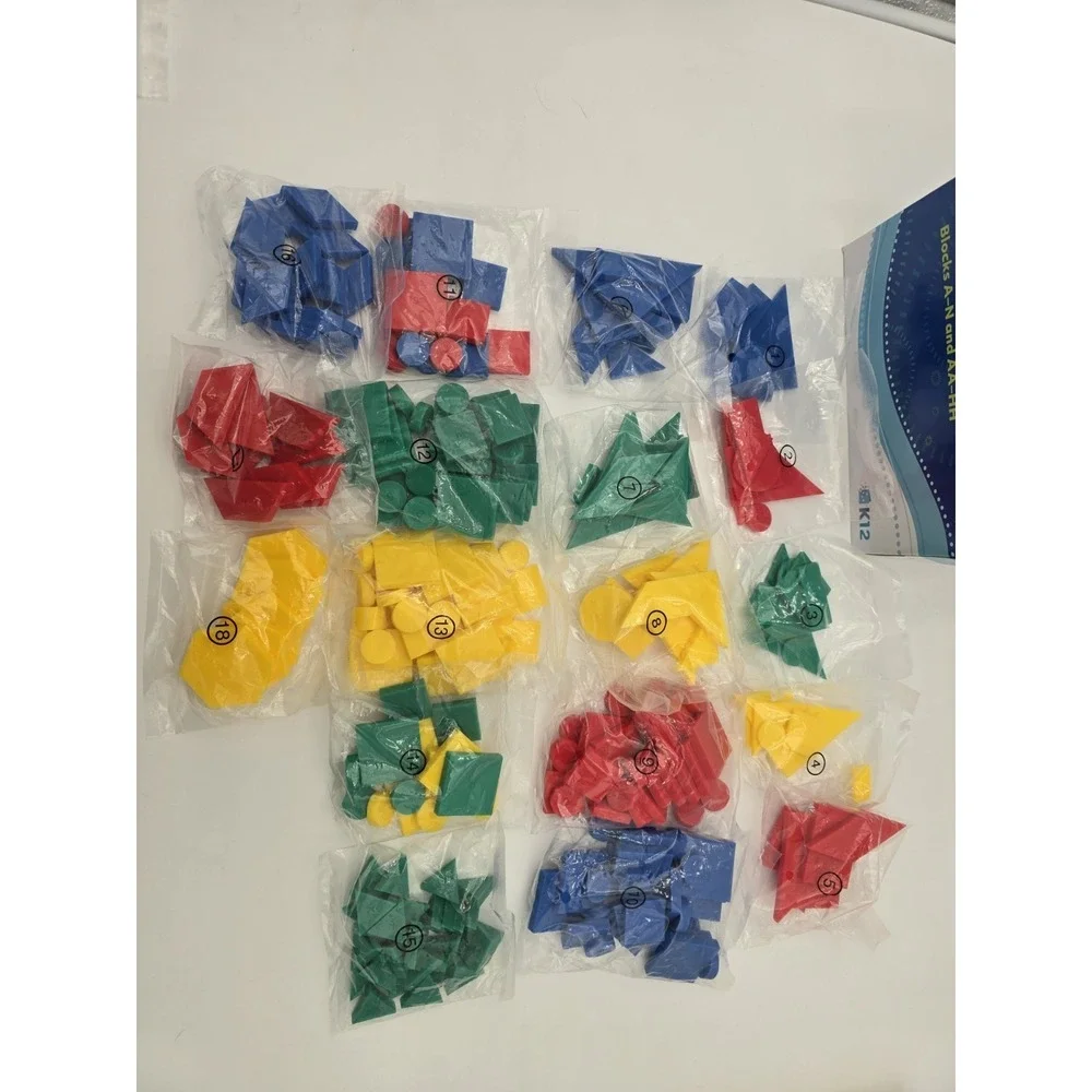 Math Manipulatives- K12‎ 2D Geometric Shapes Blocks Open Box